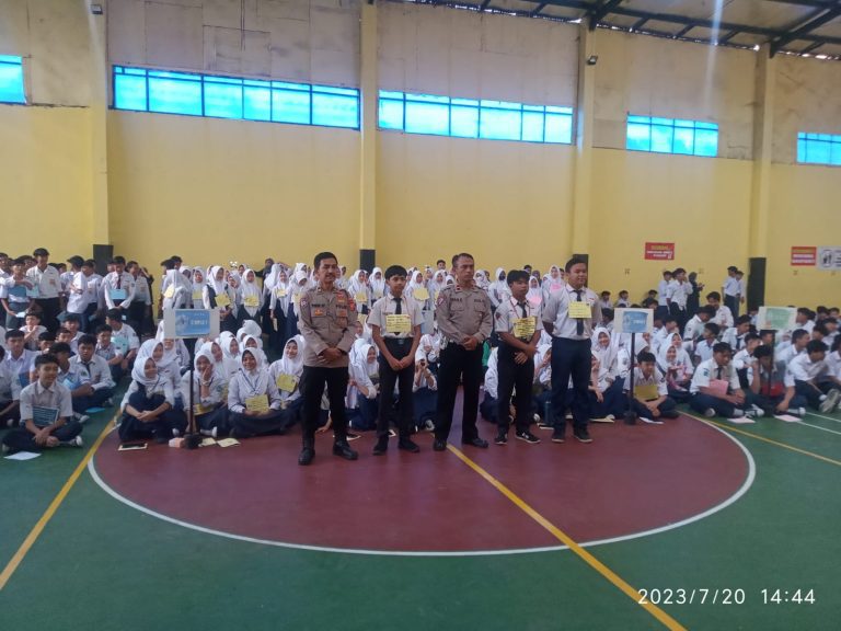 Sosialisasi Pencegahan Kenakalan Remaja dan Tertib Lalu Lintas