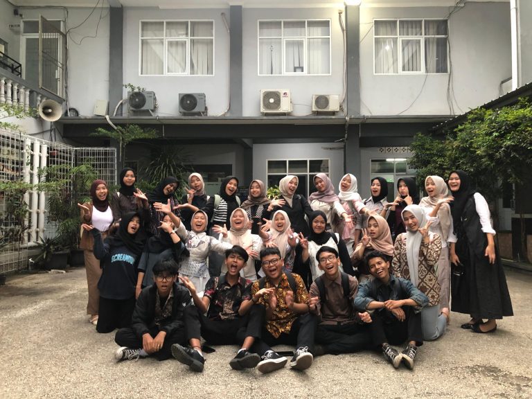 Relevansi Kompetensi Lulusan AKL di Dunia Kerja (Validasi Alumni)